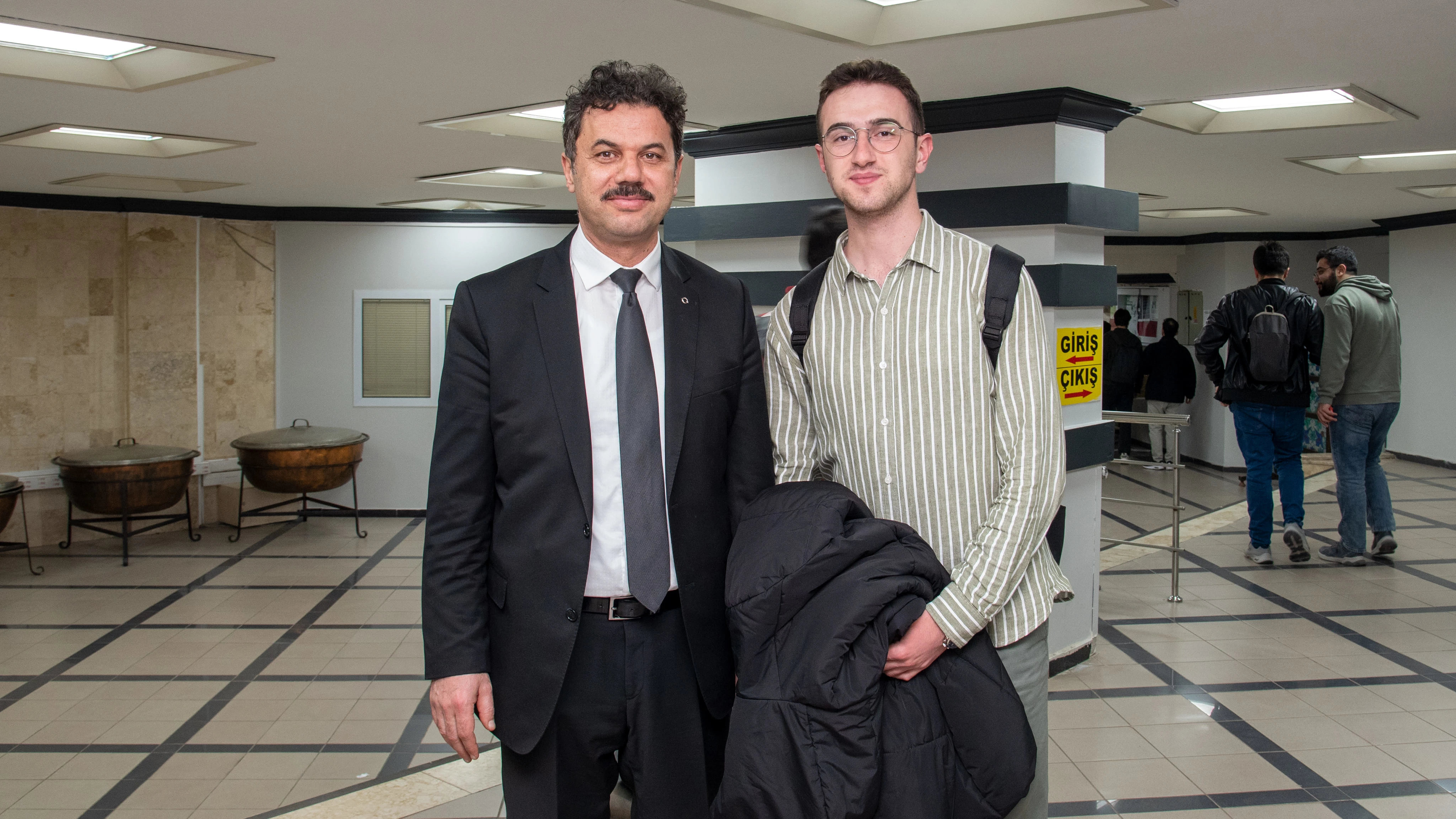 Rektör Yılmaz öğrencilerle iftar yemeğinde bir araya geldi